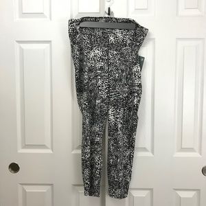 Black & White Patterned Leggings - Zipper Leg